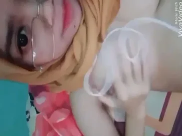 Ukhti Hijab Kacamata Tobrut Memek Basah Gila